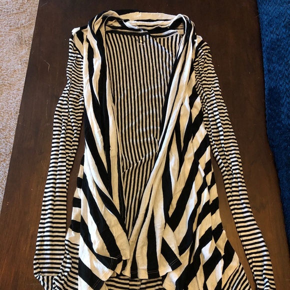 Three Dots Tops - Three Dots Black and White Wrap Size M Three Dots Tops - Three Dots Black and White Wrap Size M